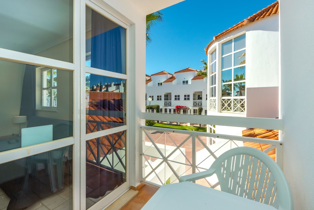 Apartamentos Turísticos Club Ouratlântico — Hotel rooms in Albufeira, Faro