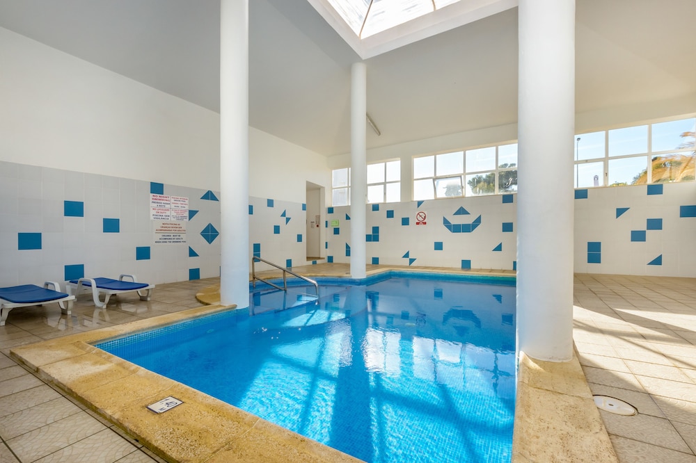 Apartamentos Turísticos Club Ouratlântico — Swimming pool in Albufeira, Faro