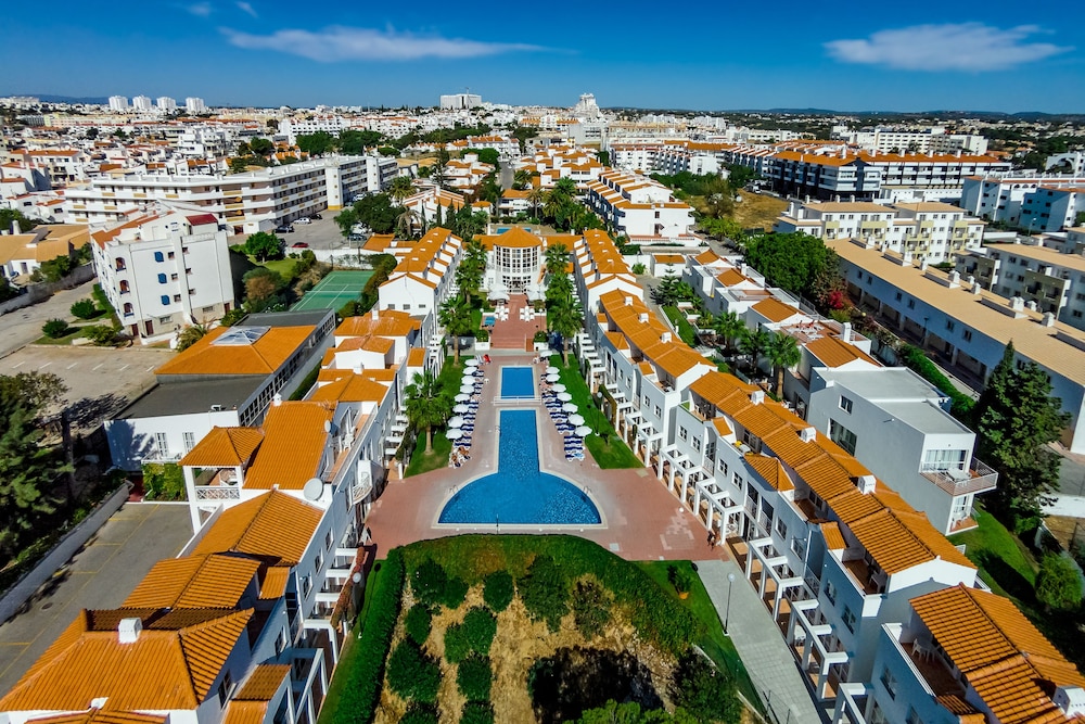 Apartamentos Turísticos Club Ouratlântico — Hotel building in Albufeira, Faro