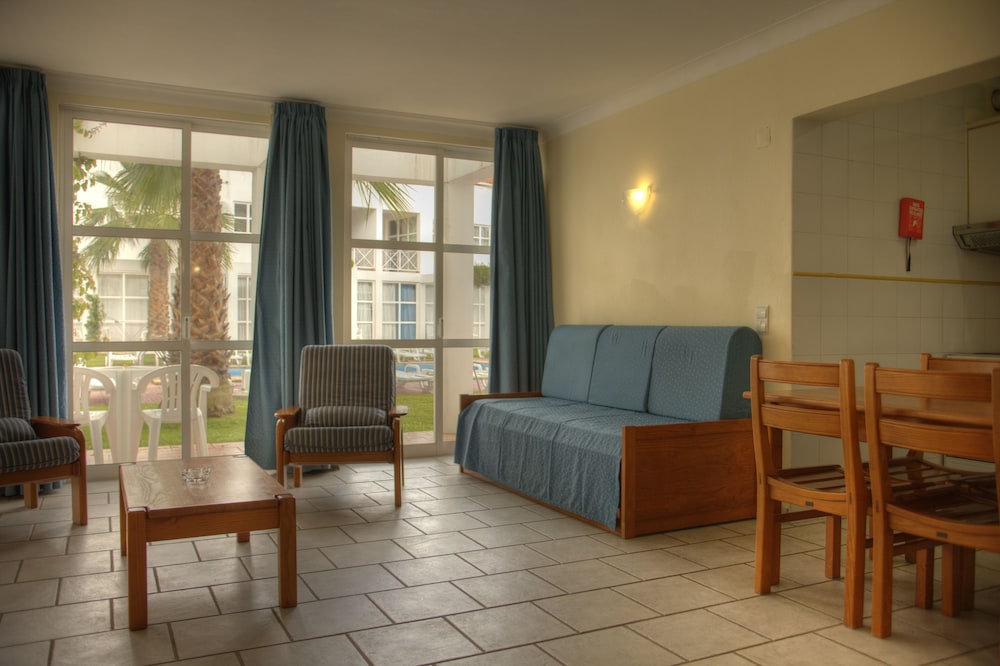 Apartamentos Turísticos Club Ouratlântico — Hotel rooms in Albufeira, Faro