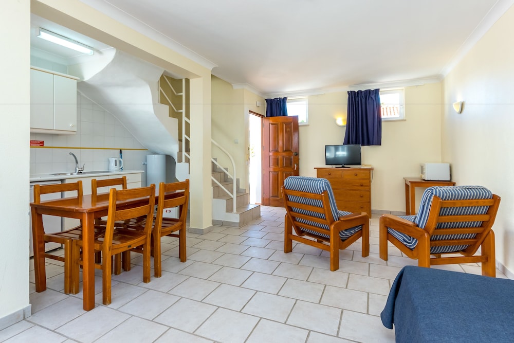 Apartamentos Turísticos Club Ouratlântico — Hotel rooms in Albufeira, Faro