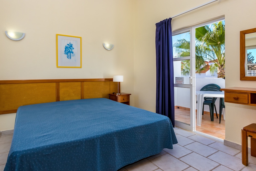 Apartamentos Turísticos Club Ouratlântico — Hotel rooms in Albufeira, Faro