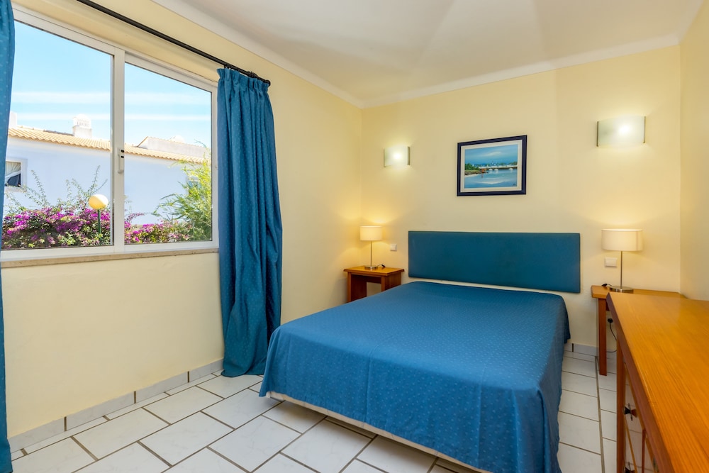 Apartamentos Turísticos Club Ouratlântico — Hotel rooms in Albufeira, Faro