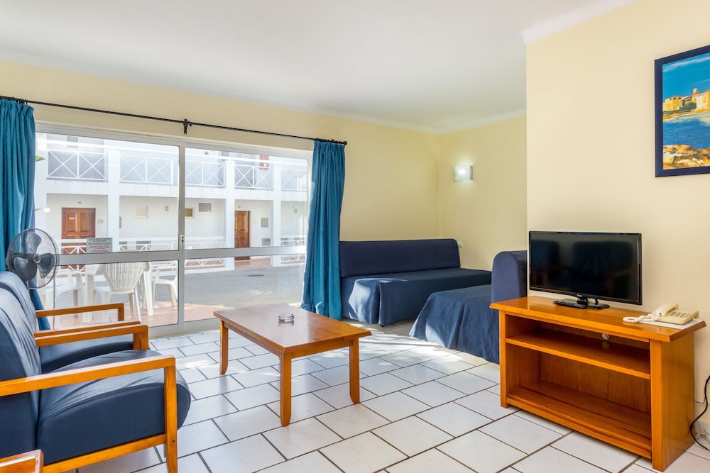 Apartamentos Turísticos Club Ouratlântico — Hotel rooms in Albufeira, Faro
