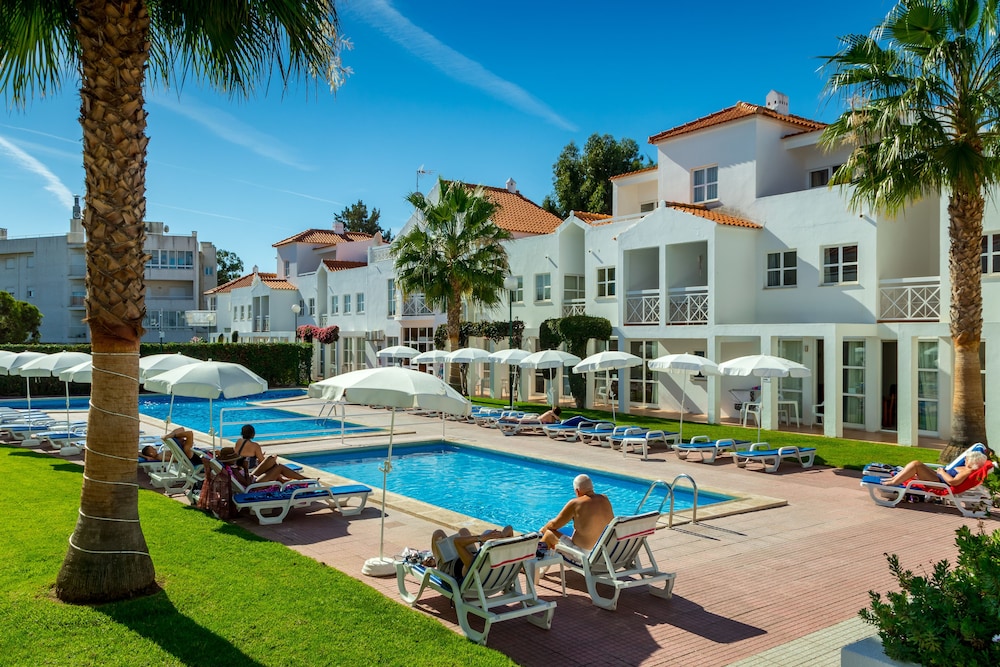 Apartamentos Turísticos Club Ouratlântico — Beach in Albufeira, Faro