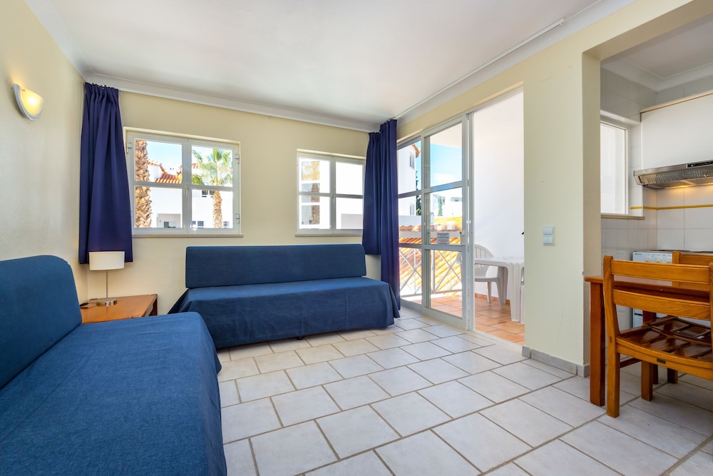 Apartamentos Turísticos Club Ouratlântico — Hotel rooms in Albufeira, Faro