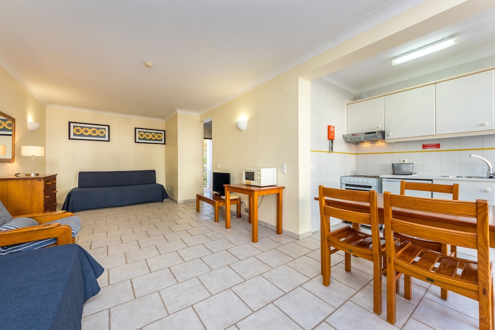 Apartamentos Turísticos Club Ouratlântico — Hotel rooms in Albufeira, Faro