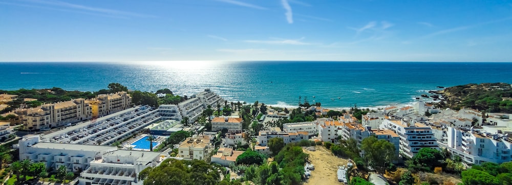 Apartamentos Turísticos Club Ouratlântico — Beach in Albufeira, Faro