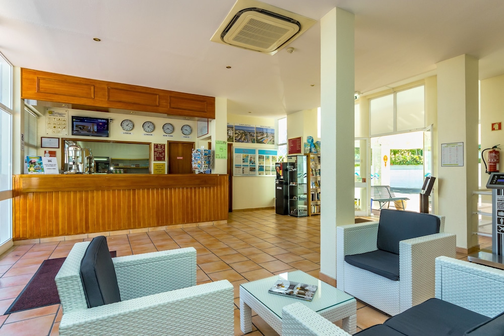 Apartamentos Turísticos Club Ouratlântico — Hotel building in Albufeira, Faro