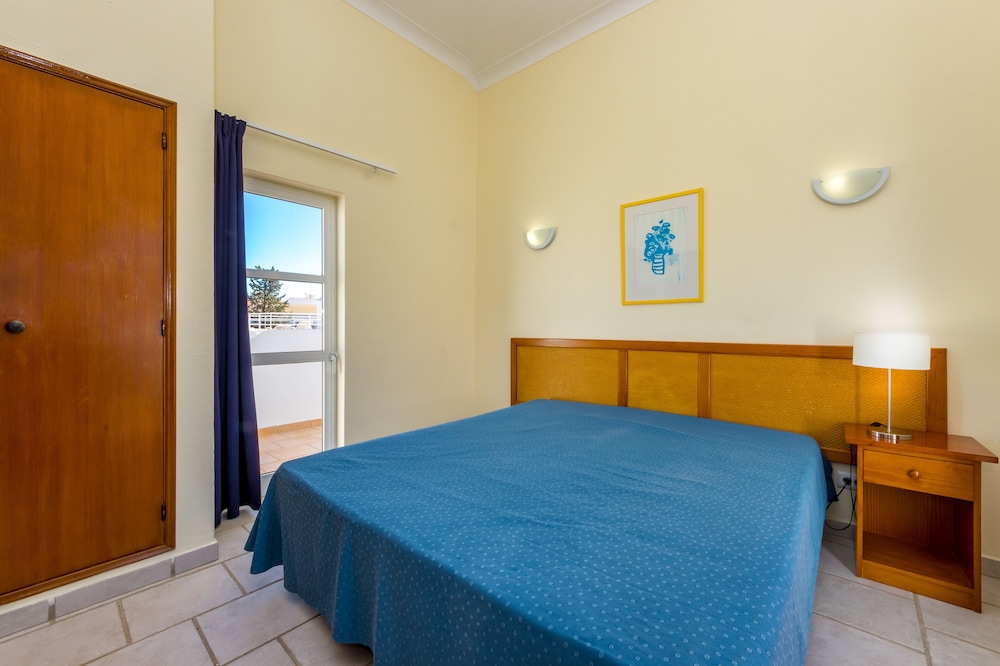 Apartamentos Turísticos Club Ouratlântico — Hotel rooms in Albufeira, Faro