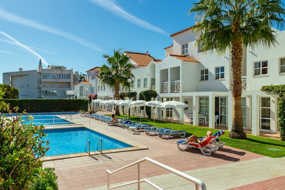 Apartamentos Turísticos Club Ouratlântico — Swimming pool in Albufeira, Faro