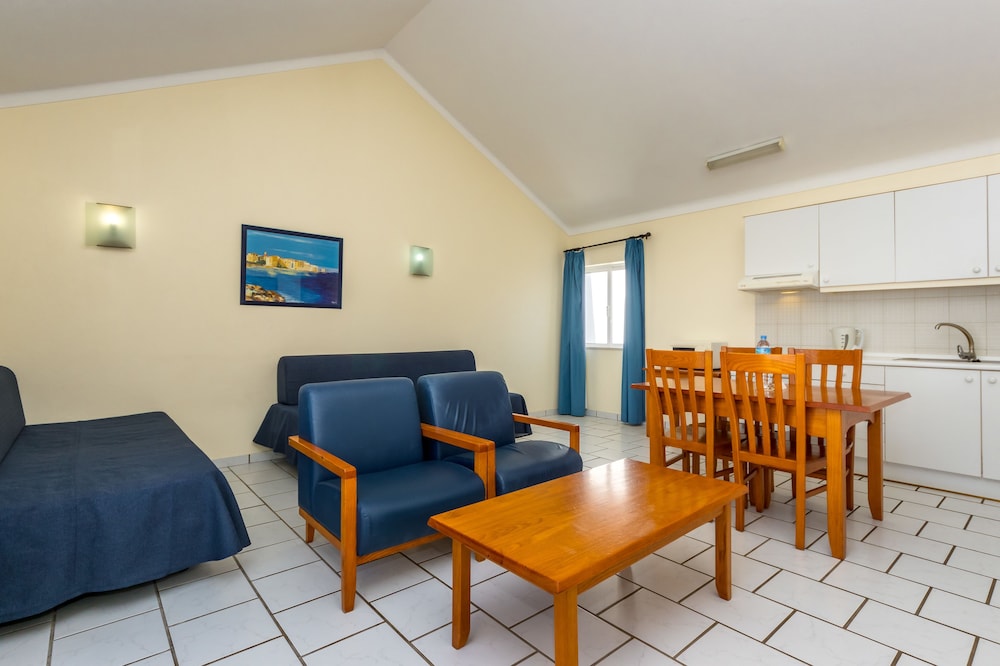 Apartamentos Turísticos Club Ouratlântico — Hotel rooms in Albufeira, Faro