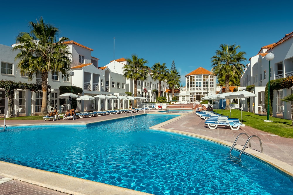 Apartamentos Turísticos Club Ouratlântico — Beach in Albufeira, Faro