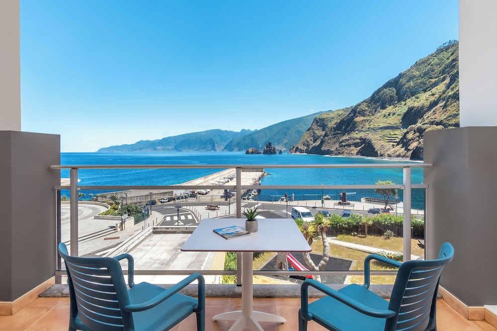 Aqua Natura Bay — Restaurant & bars in Porto Moniz, Madeira