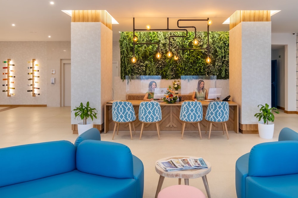 Aqua Natura Bay — Hotel building in Porto Moniz, Madeira
