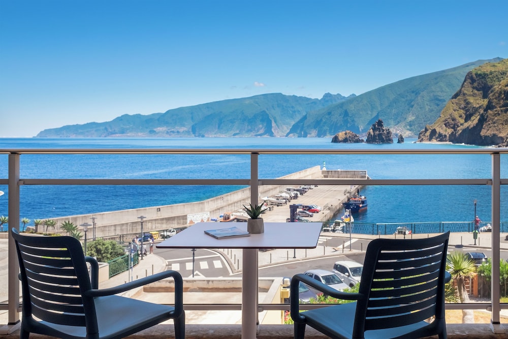Aqua Natura Bay — Hotel rooms in Porto Moniz, Madeira