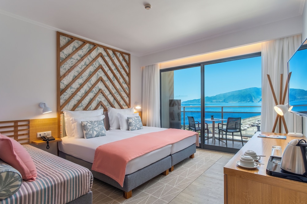 Aqua Natura Bay — Hotel rooms in Porto Moniz, Madeira