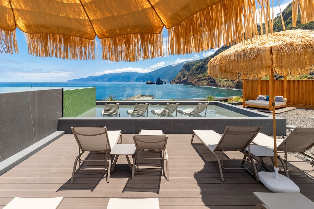 Aqua Natura Bay — Swimming pool in Porto Moniz, Madeira