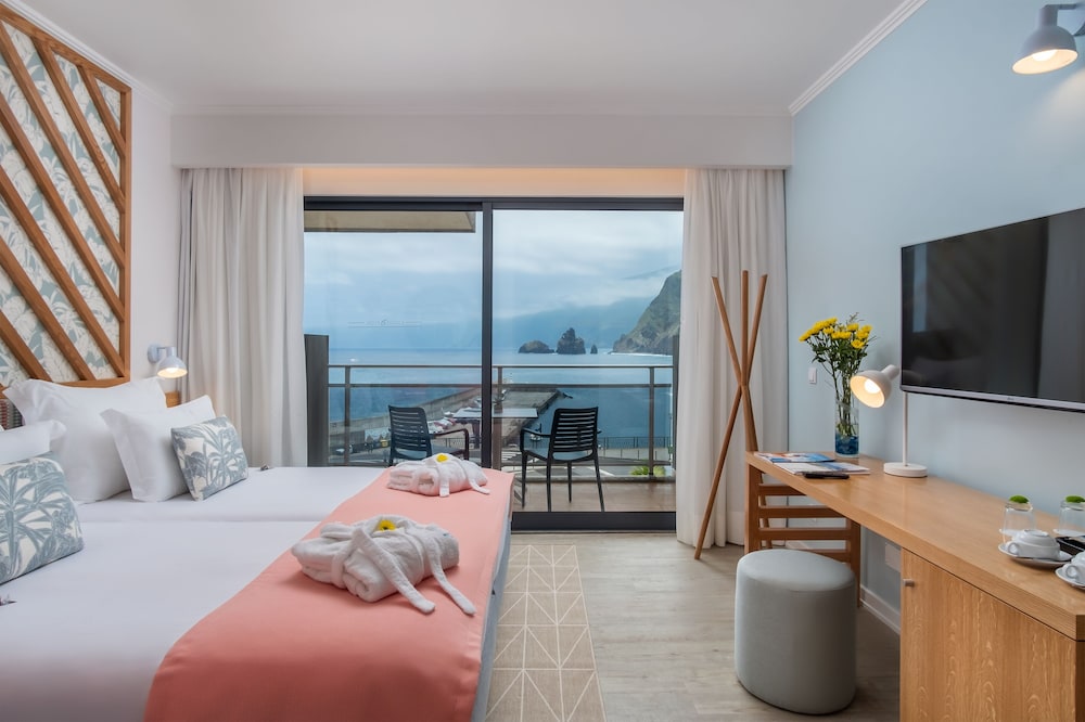 Aqua Natura Bay — Hotel rooms in Porto Moniz, Madeira