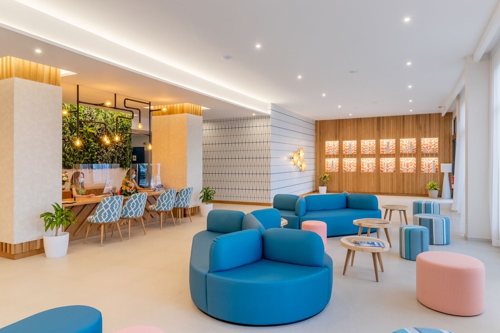 Aqua Natura Bay — Hotel building in Porto Moniz, Madeira