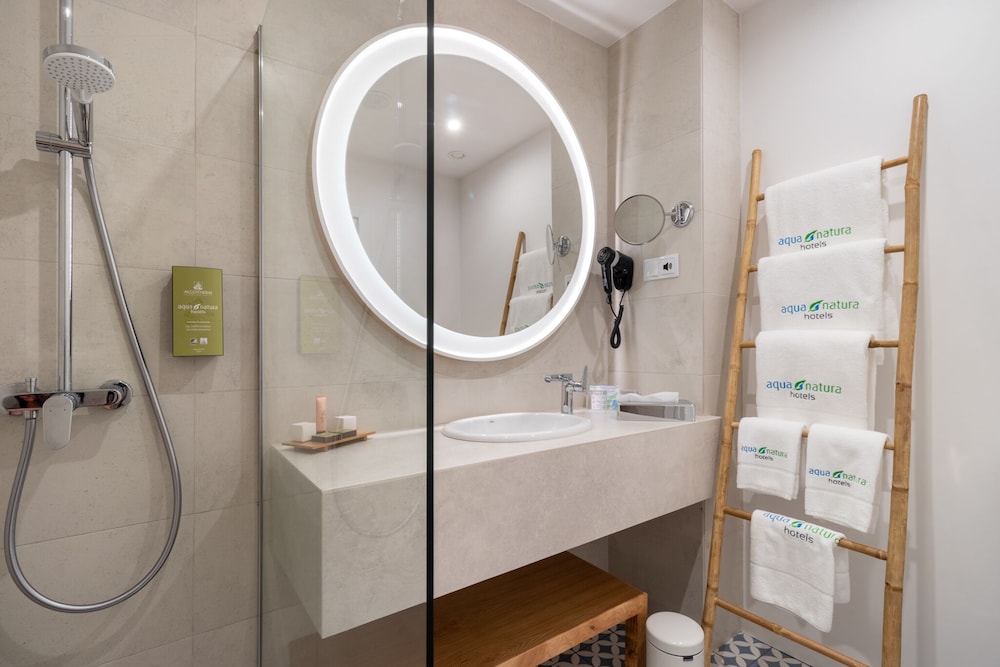 Aqua Natura Bay — Hotel rooms in Porto Moniz, Madeira