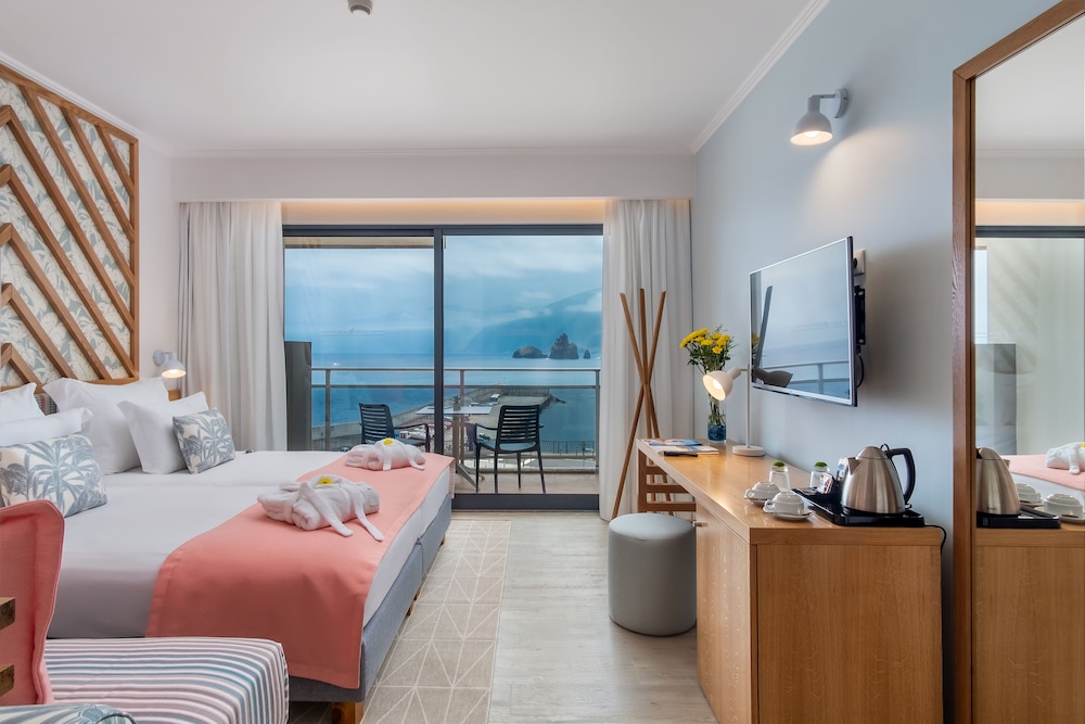 Aqua Natura Bay — Hotel rooms in Porto Moniz, Madeira