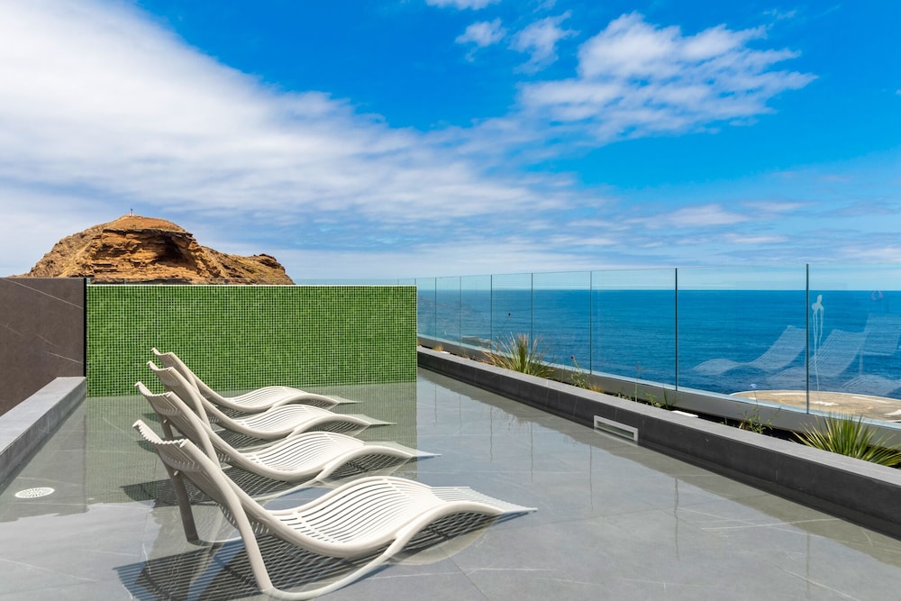 Aqua Natura Bay — Swimming pool in Porto Moniz, Madeira