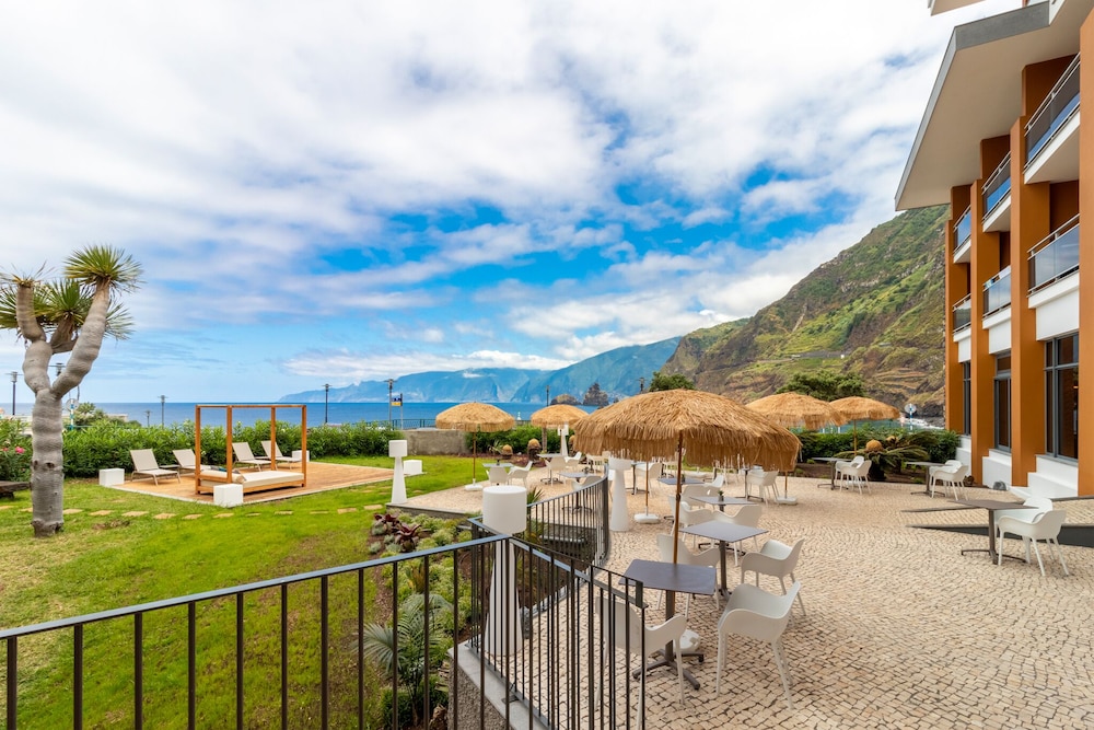 Aqua Natura Bay — Restaurant & bars in Porto Moniz, Madeira