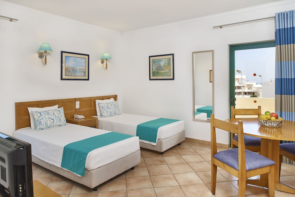 Oceanus Aparthotel — Hotel rooms in Albufeira, Faro