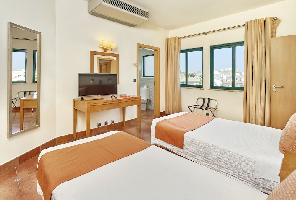 Oceanus Aparthotel — Hotel rooms in Albufeira, Faro