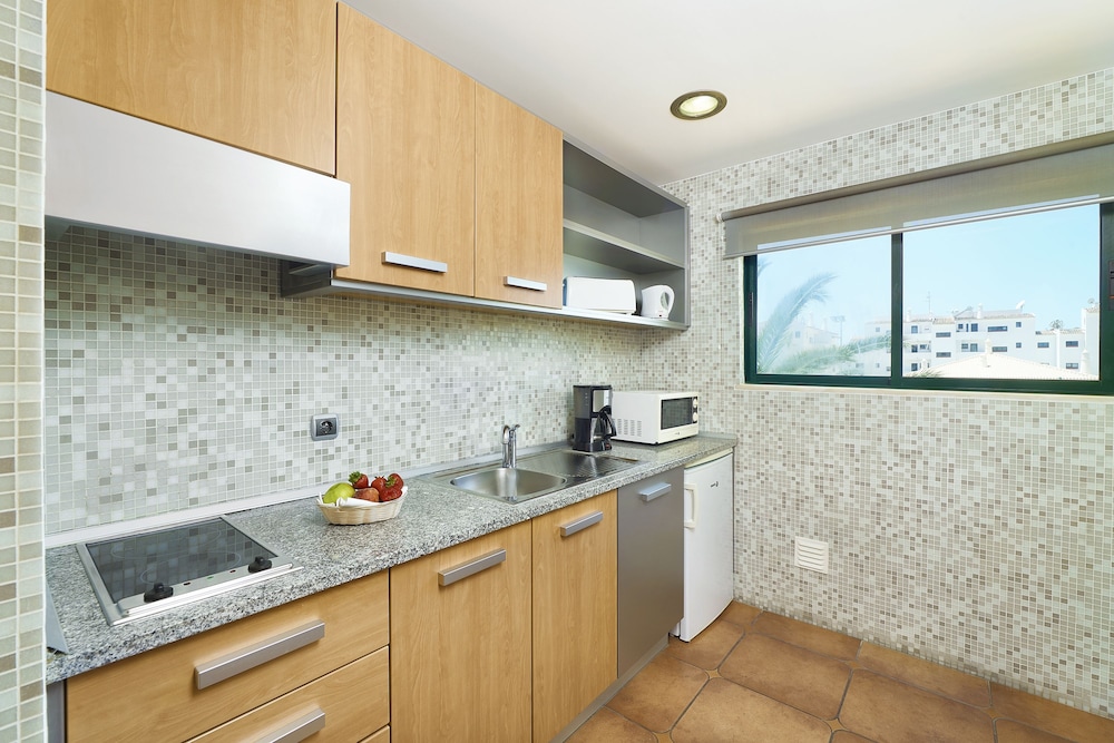 Oceanus Aparthotel — Hotel rooms in Albufeira, Faro