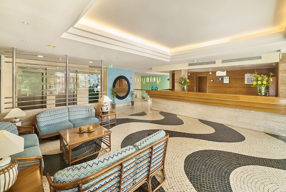 Oceanus Aparthotel — Hotel building in Albufeira, Faro