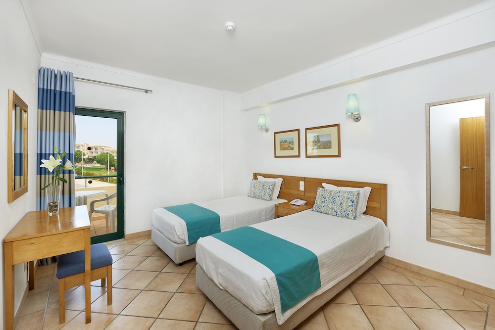 Oceanus Aparthotel — Hotel rooms in Albufeira, Faro