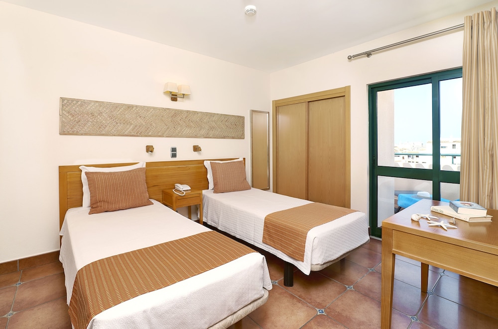 Oceanus Aparthotel — Hotel rooms in Albufeira, Faro