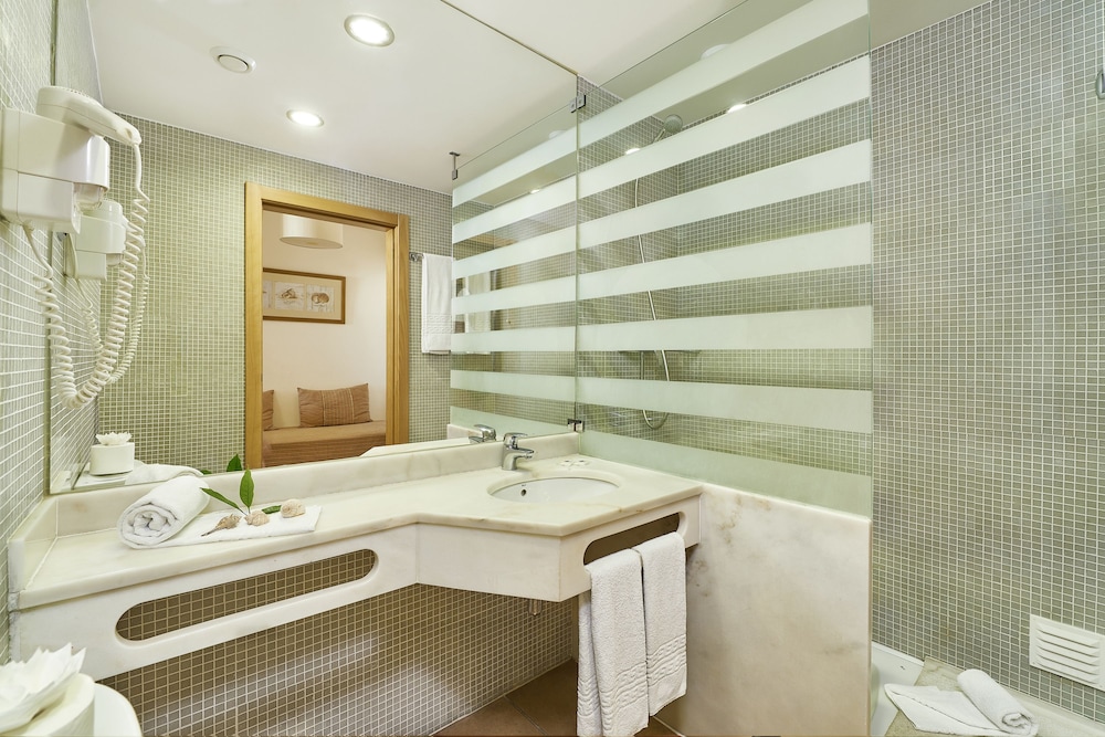 Oceanus Aparthotel — Hotel rooms in Albufeira, Faro