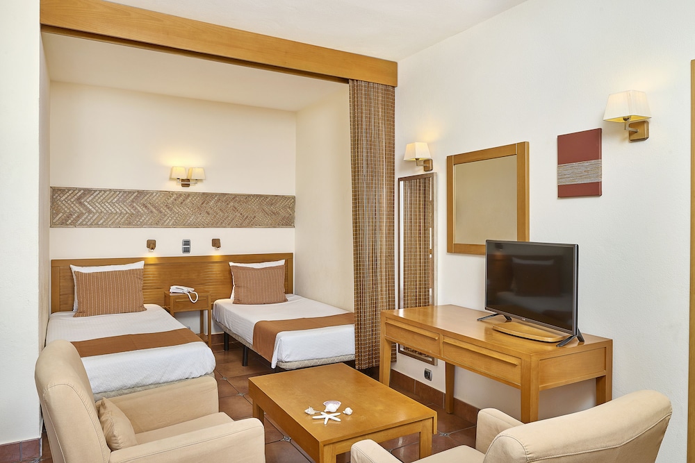 Oceanus Aparthotel — Hotel rooms in Albufeira, Faro