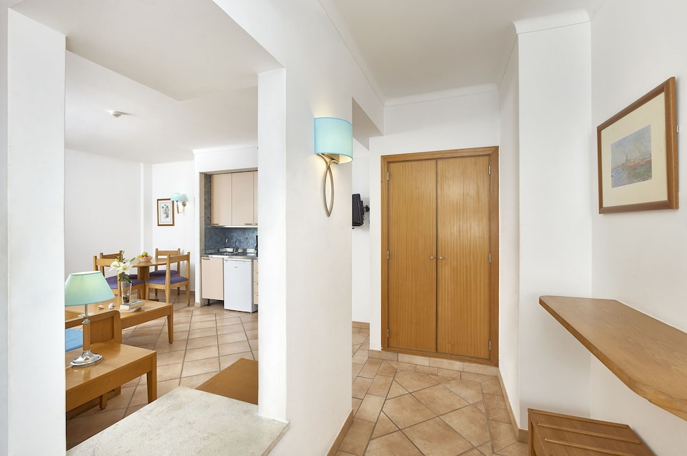 Oceanus Aparthotel — Hotel rooms in Albufeira, Faro