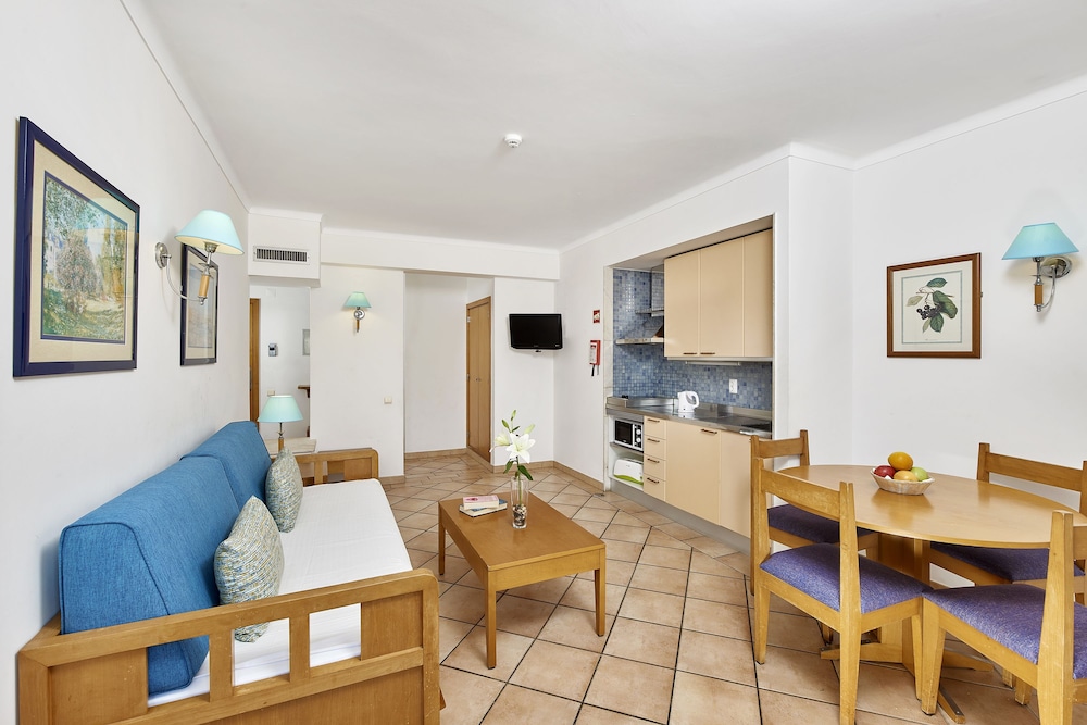 Oceanus Aparthotel — Hotel rooms in Albufeira, Faro