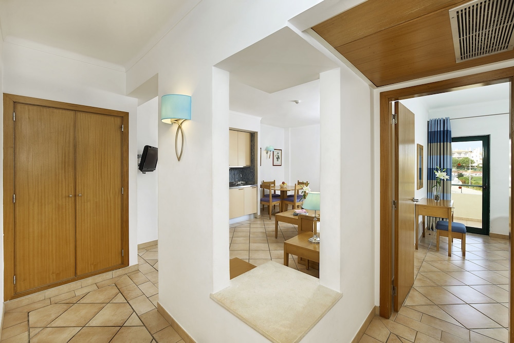 Oceanus Aparthotel — Hotel rooms in Albufeira, Faro