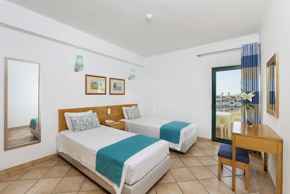 Oceanus Aparthotel — Hotel rooms in Albufeira, Faro