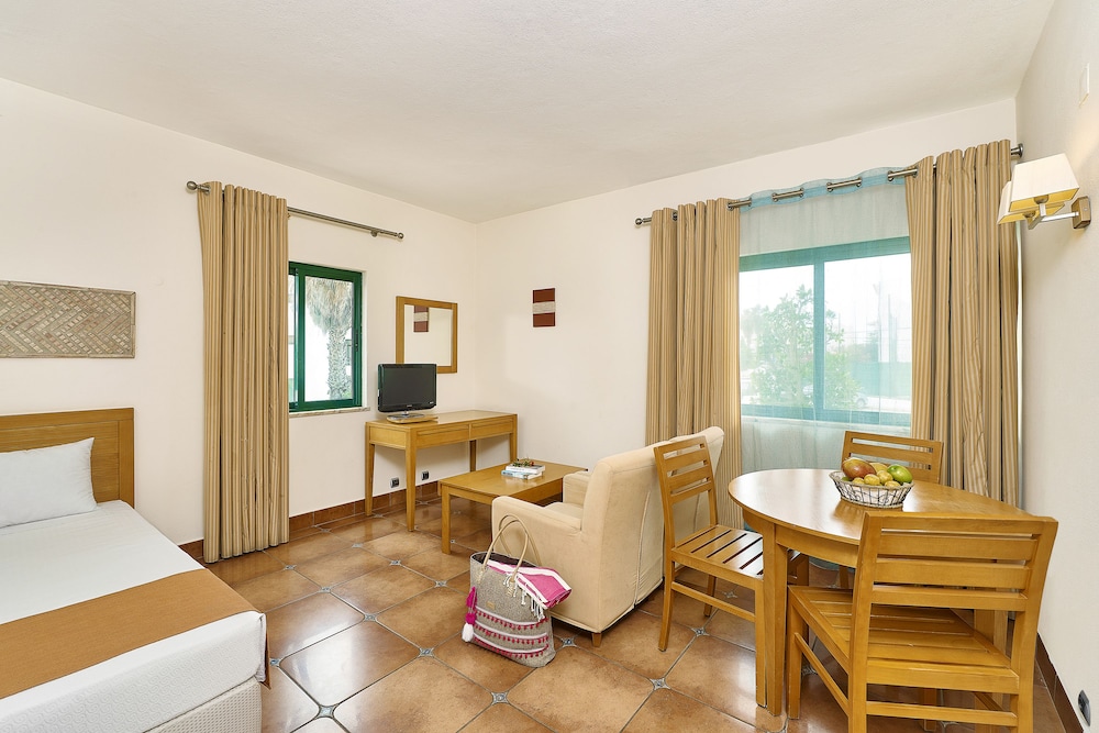 Oceanus Aparthotel — Hotel rooms in Albufeira, Faro