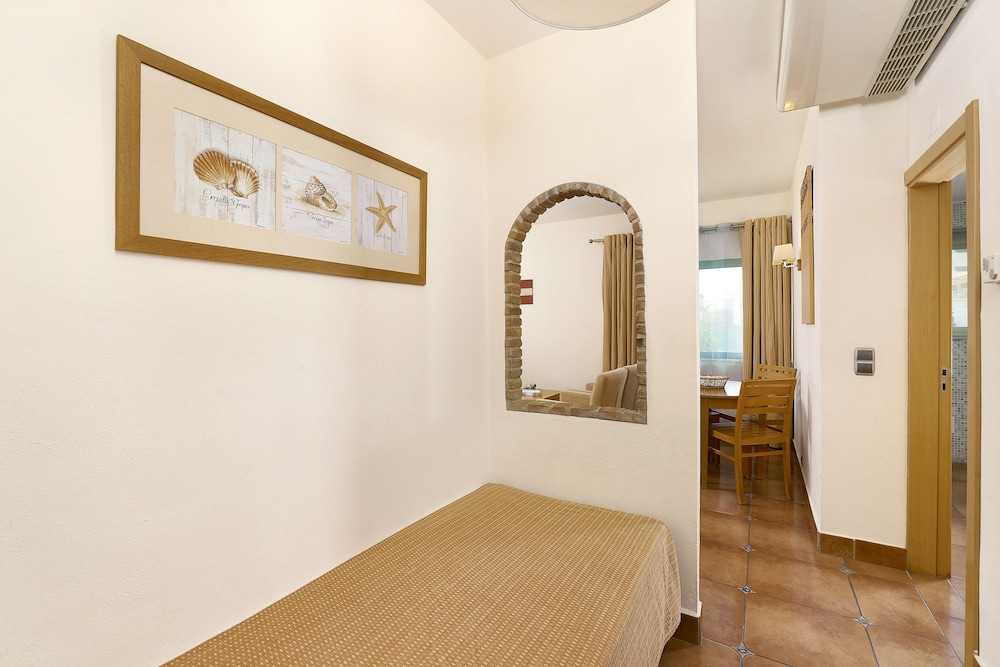 Oceanus Aparthotel — Hotel rooms in Albufeira, Faro