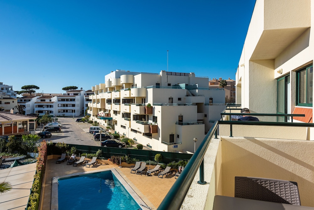 Oceanus Aparthotel — Hotel building in Albufeira, Faro