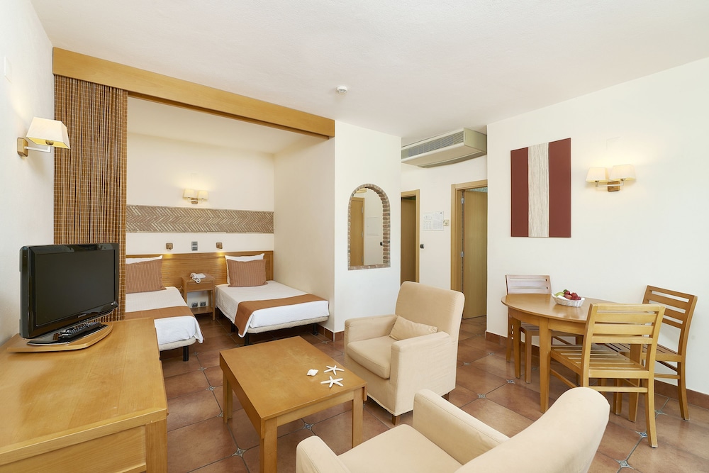 Oceanus Aparthotel — Hotel rooms in Albufeira, Faro