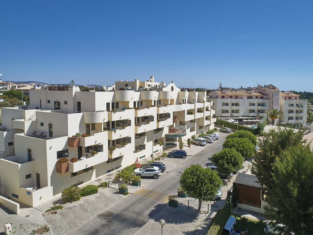 Oceanus Aparthotel — Hotel building in Albufeira, Faro