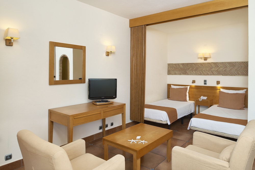 Oceanus Aparthotel — Hotel rooms in Albufeira, Faro