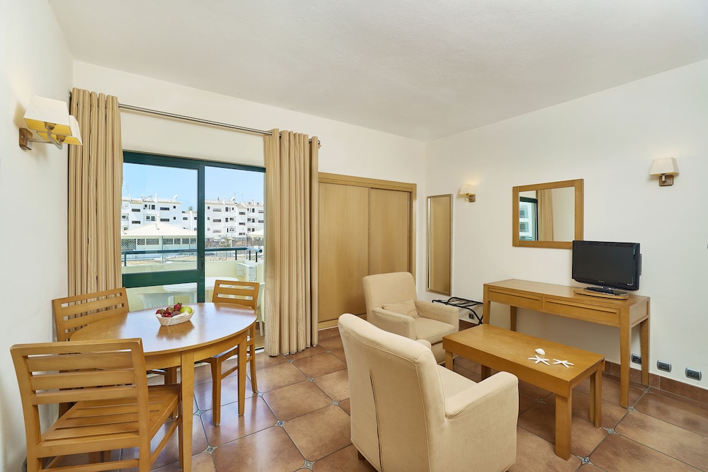 Oceanus Aparthotel — Hotel rooms in Albufeira, Faro