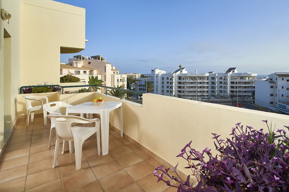 Oceanus Aparthotel — Hotel rooms in Albufeira, Faro