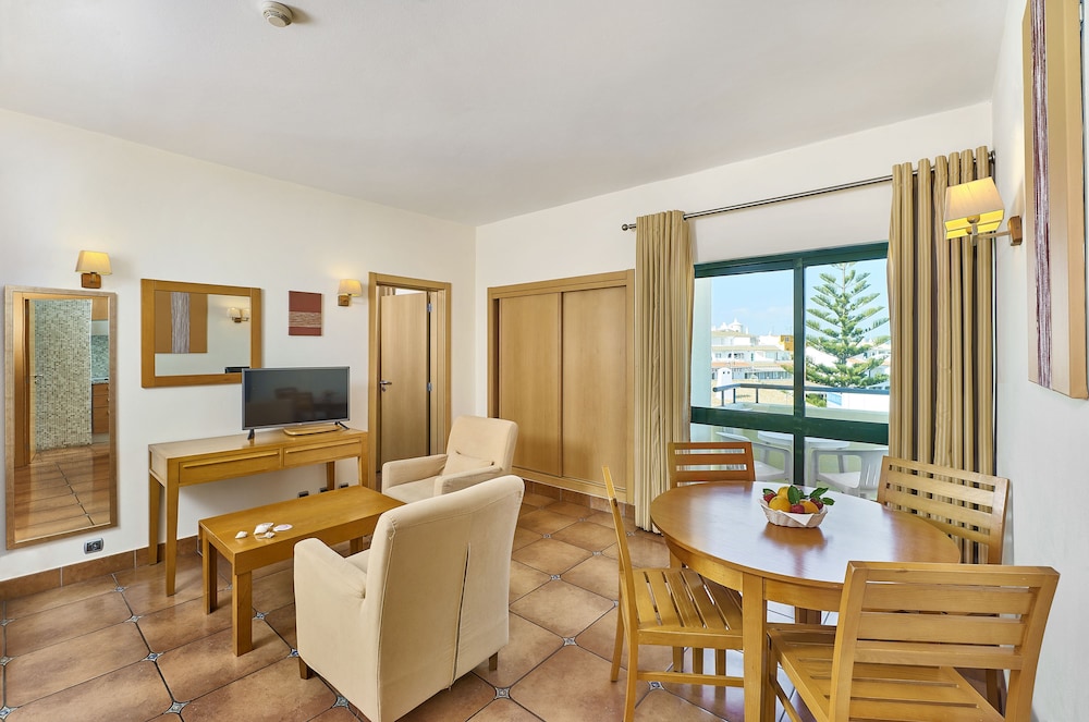 Oceanus Aparthotel — Hotel rooms in Albufeira, Faro