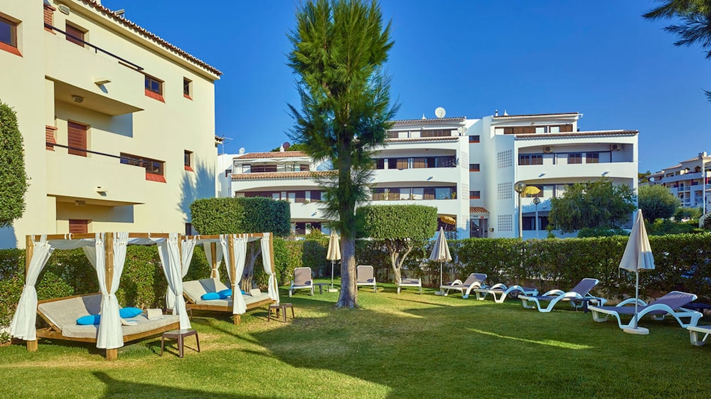 Oceanus Aparthotel — Hotel building in Albufeira, Faro